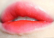 咬唇妝用什么口紅好？咬唇妝適合哪種嘴唇？