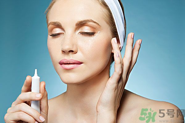 臉出油怎么辦？臉上很油怎么辦？