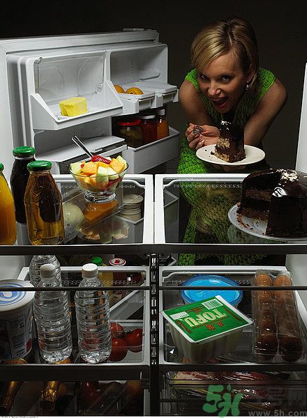 晚上12點吃東西好嗎？晚上12點吃東西會胖嗎？