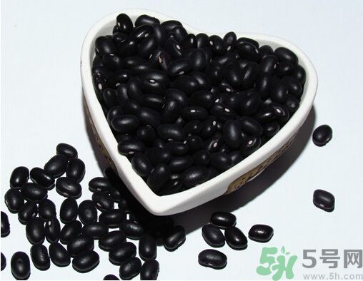 黑豆要泡多久才會軟？黑豆要越泡越久嗎？