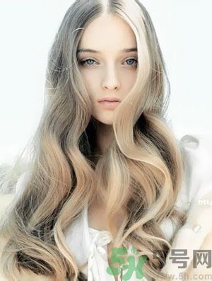 自己怎么吹卷發(fā)？吹卷發(fā)的小竅門(mén)？