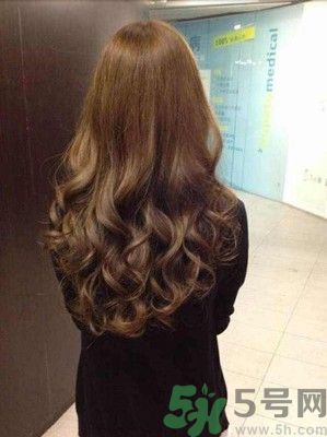 自己怎么吹卷發(fā)？吹卷發(fā)的小竅門(mén)？