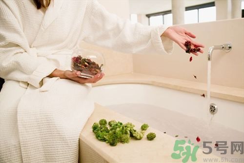 早上和晚上哪個時候洗澡更健康？什么時候可以洗澡？