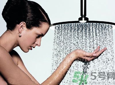 早上和晚上哪個時候洗澡更健康？什么時候可以洗澡？