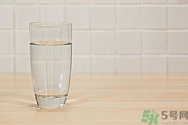 早上起床喝白開水好嗎？喝白開水好還是茶水好？