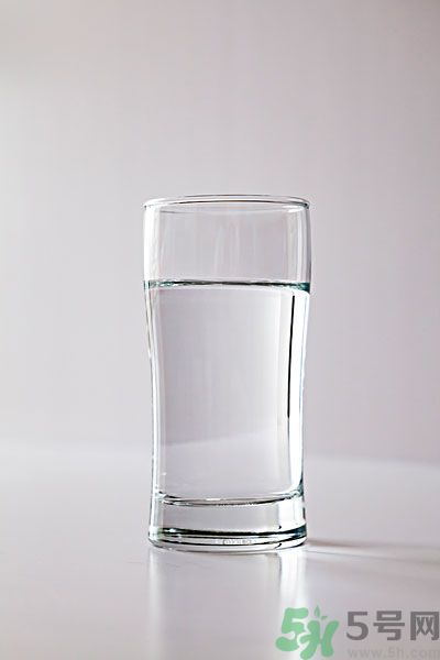 早上起床喝白開水好嗎？喝白開水好還是茶水好？
