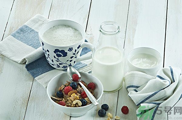 杏仁奶的做法 杏仁奶的功效與作用 杏仁奶的做法 杏仁奶的功效與作用