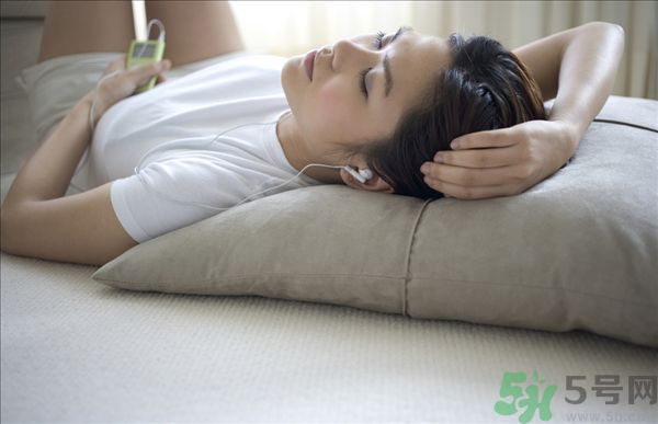 女性吃什么預(yù)防泌尿道感染？泌尿道感染不能吃什么？