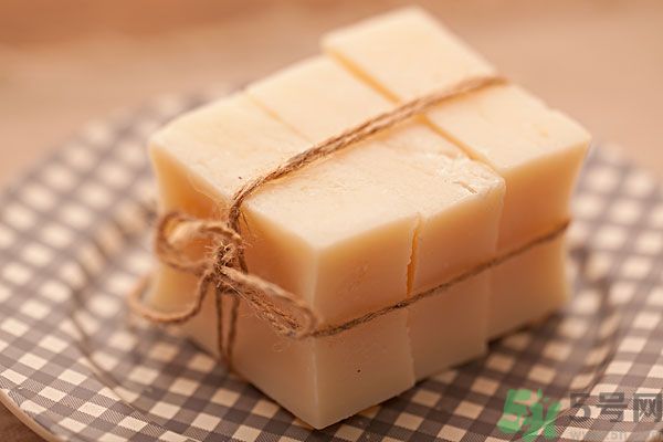 肥皂和沐浴露哪個(gè)好？肥皂和沐浴露的區(qū)別？