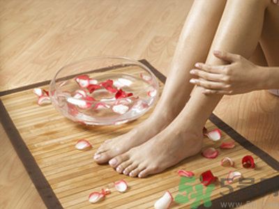 用醋泡腳能治腳臭嗎？泡腳放醋能除腳臭嗎？