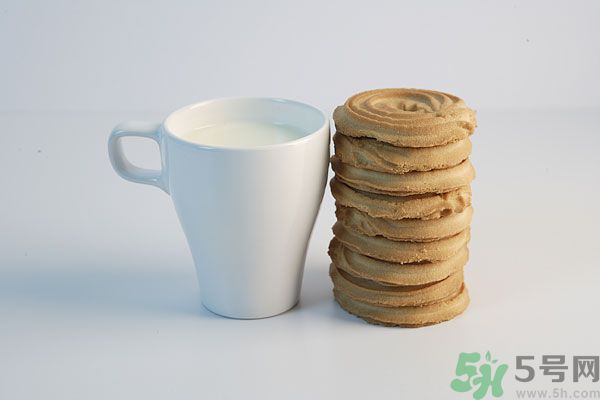 運動后喝巧克力牛奶好嗎？游泳后能喝巧克力牛奶嗎？