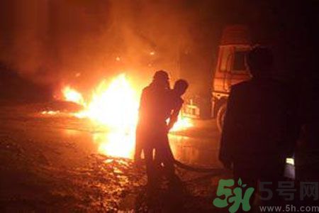 加油過滿汽車起火是怎么回事？汽車加油要注意什么？