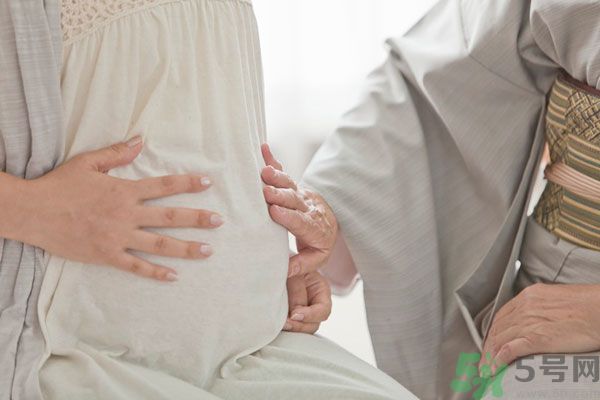 剖腹產和順產那種比較好？二者有什么不同？