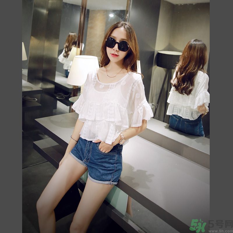 胸小的女生怎么穿衣服好看？胸小的女生怎么穿衣顯得胸大？