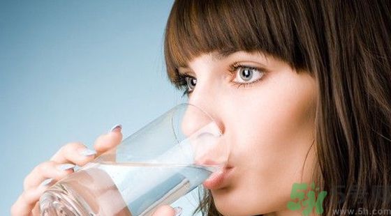 喝水能防腎結(jié)石嗎？喝水怎么預(yù)防腎結(jié)石？