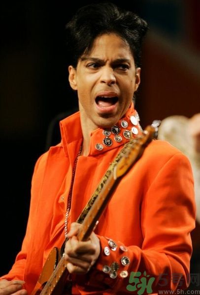 邁克爾·杰克遜昔日勁敵Prince離世的原因是什么？