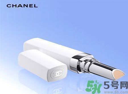 1香奈兒珍珠光采遮瑕筆適合什么膚質(zhì)？敏感膚質(zhì)可以用香奈兒珍珠光采遮瑕筆嗎？