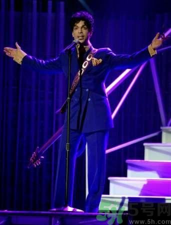 邁克爾·杰克遜昔日勁敵Prince離世的原因是什么？