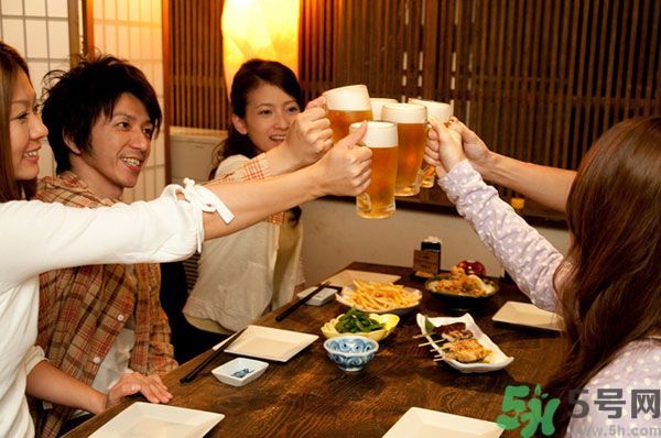 喝酒怎樣才能不傷身？飲酒要注意些什么？