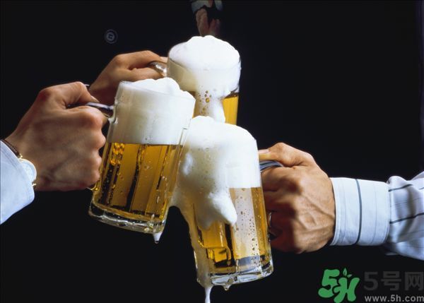 喝酒怎樣才能不傷身？飲酒要注意些什么？