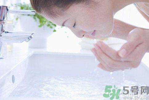 洗臉用冷水還是熱水好？用冷水洗臉好不好？