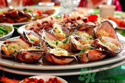 吃海鮮能喝啤酒嗎？吃海鮮為什么不能喝啤酒？