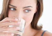 喝水能防腎結石嗎？喝水怎么預防腎結石？