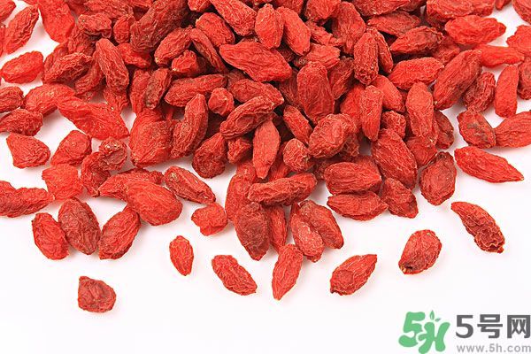 枸杞可以長(zhǎng)時(shí)間燉煮嗎？枸杞有什么功效？