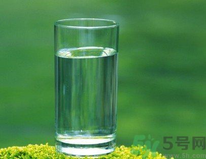 白開(kāi)水隔幾天還能喝嗎？喝白開(kāi)水要注意什么？