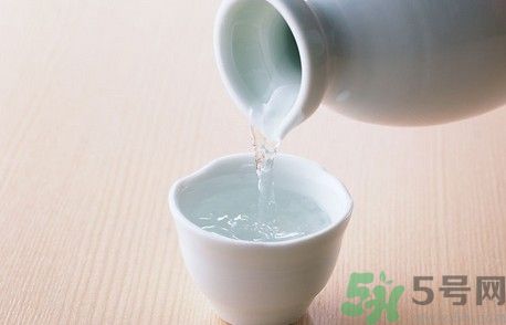 白酒能代替料酒做菜嗎？白酒可以用來做菜嗎？