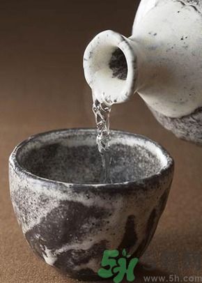 白酒能代替料酒做菜嗎？白酒可以用來做菜嗎？