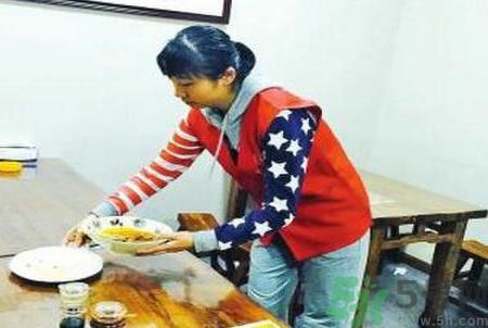 患癌女子為什么拒收捐款？患癌女子拒收捐款是怎么回事？