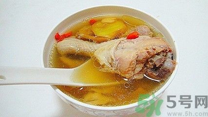 燉雞湯用冷水還是熱水？雞湯用冷水可以嗎？