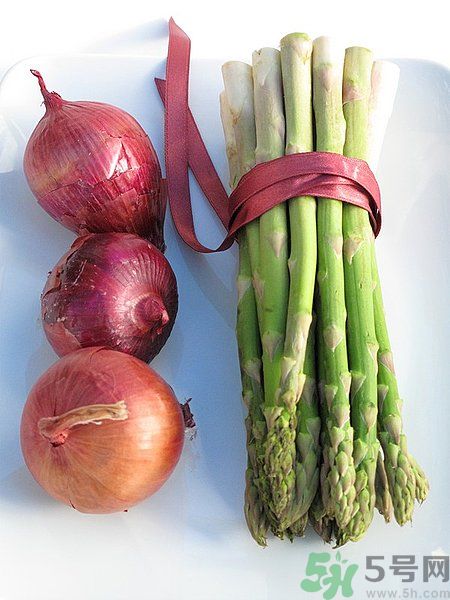 蘆筍和洋蔥能一起吃嗎？蘆筍和洋蔥怎么炒好吃？