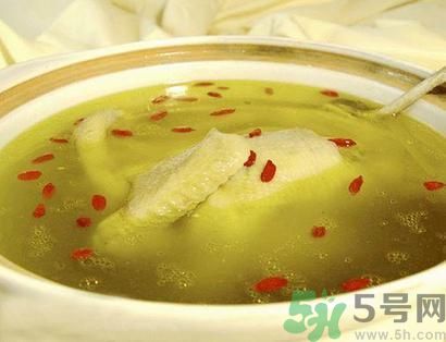 燉雞湯怎么去腥？燉雞湯很腥要怎做才好？