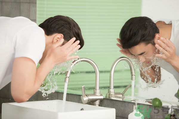 大寶男士煥活保濕潔面啫喱怎么樣？