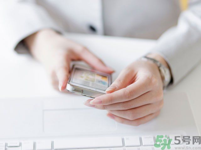 低頭族會(huì)造成哪些肌膚問(wèn)題？低頭族要注意什么？