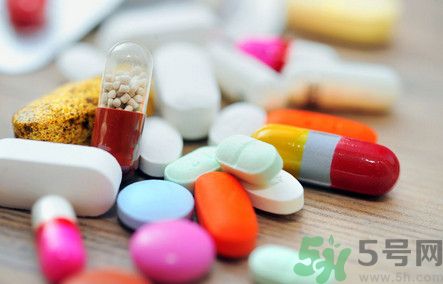 吃了感冒藥還可以喝咖啡嗎？感冒片和咖啡一起吃有什么影響？