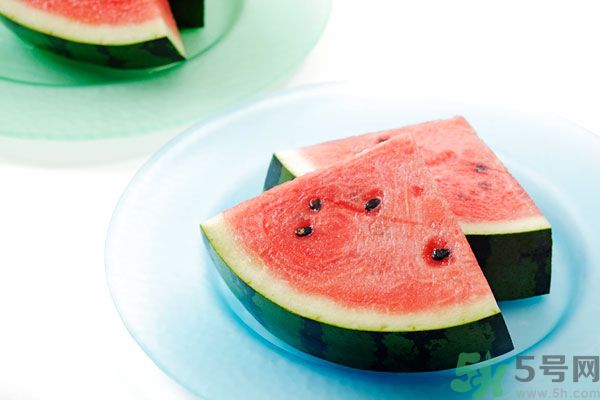 吃冰西瓜為什么會(huì)拉肚子？哪些人不適合吃冰西瓜？