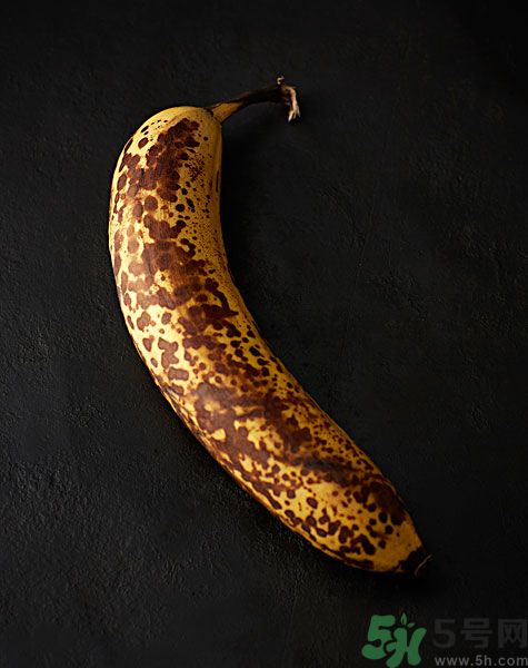 香蕉皮有黑點(diǎn)還能吃嗎？香蕉怎么保存不變黑？