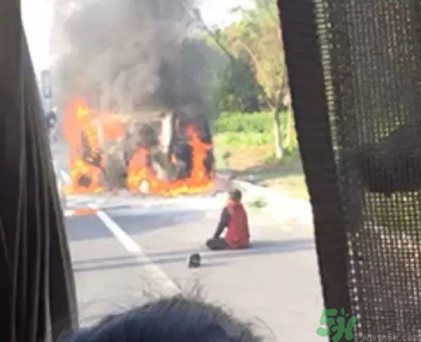 丈夫用盡全力推出妻子是怎么回事？ 遇到車禍我們如何自救？