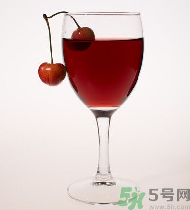 櫻桃泡酒能治療痛風嗎？櫻桃泡酒能喝嗎？