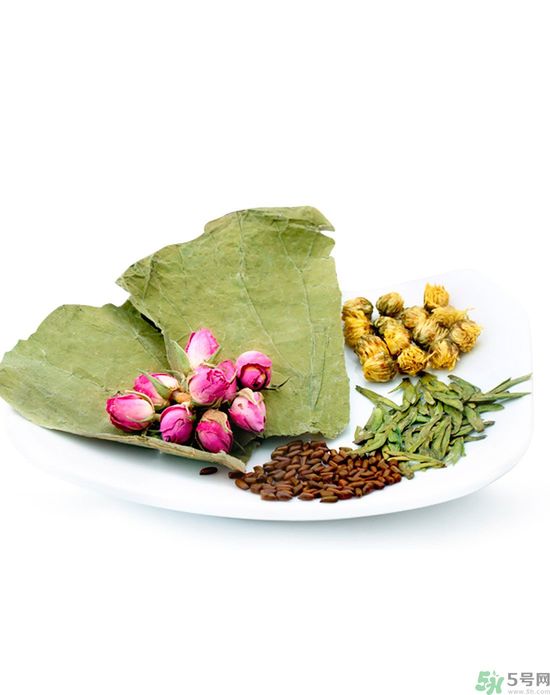 荷葉冬瓜減肥茶的做法是什么？喝荷葉冬瓜減肥茶有什么注意事項？