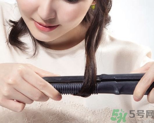 中長(zhǎng)微卷鮑伯頭怎么弄？大人味浪漫鮑伯頭