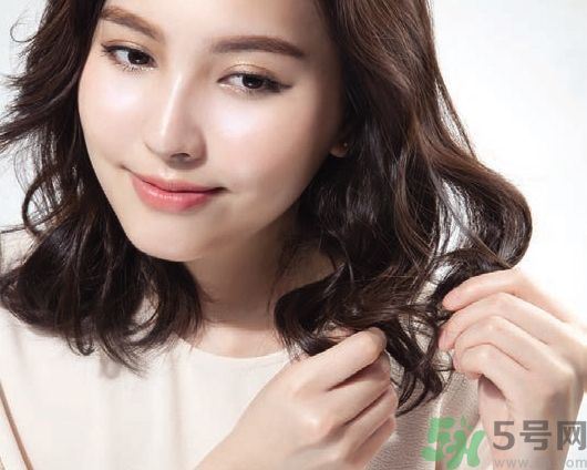 中長(zhǎng)微卷鮑伯頭怎么弄？大人味浪漫鮑伯頭