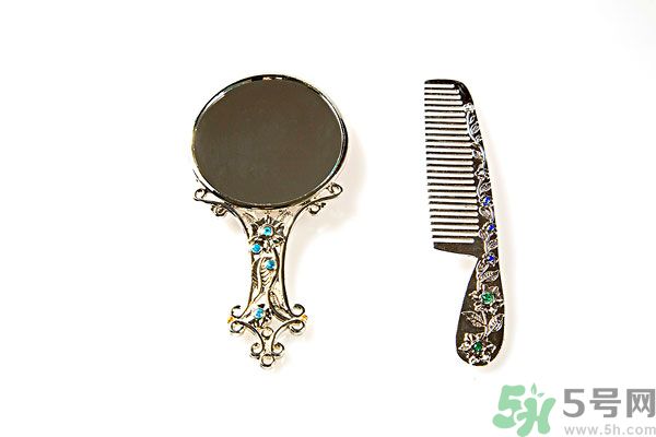 用哪種梳子不容易掉頭發(fā)？用什么梳子梳頭防掉發(fā)？