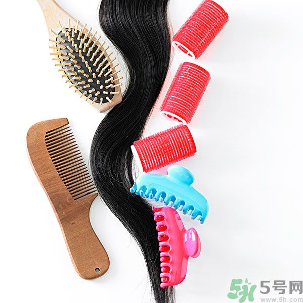 長卷發(fā)應(yīng)該用什么梳子梳頭發(fā)？卷發(fā)用什么梳子最好？
