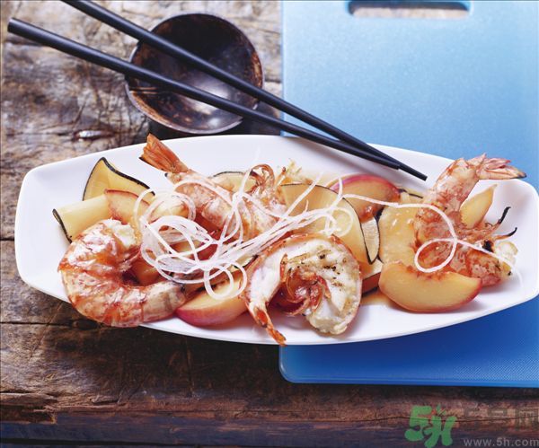 桃子海鮮可以一起吃嗎？桃子和海鮮一起吃好嗎？