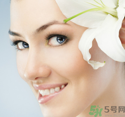 靚彩伊人毛孔緊致精華液怎么樣？靚彩伊人毛孔緊致精華液好用嗎？