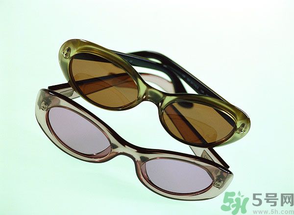 怎樣防止眼睛曬傷？怎樣挑選防曬眼鏡？